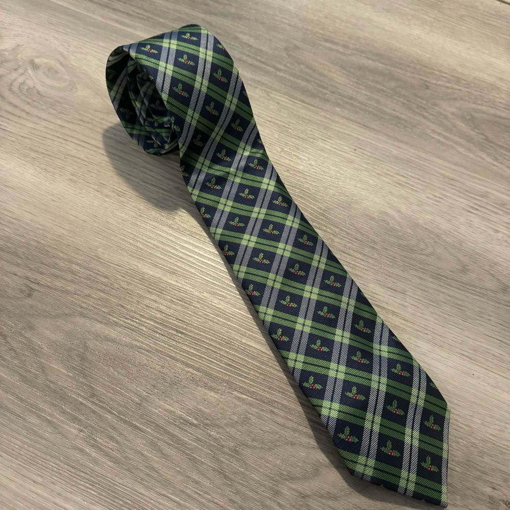 Noel collection Holly Berry Holiday Tie